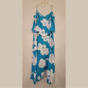 Beautiful layered turquoise and white dress size 14 small imperfection on back
